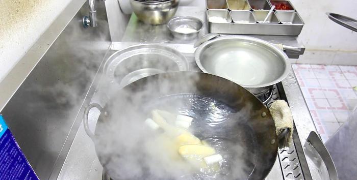 控制水溫煮雞步驟